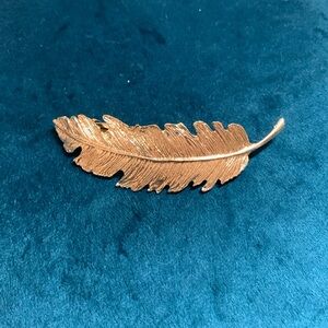Feather Hair Clip in Gold
